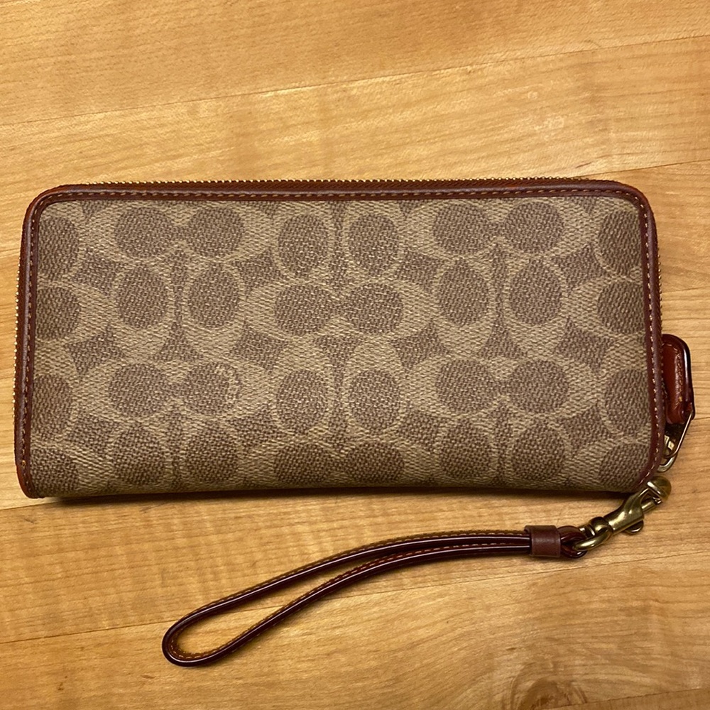 Coach continental clutch /wallet/ wristlet